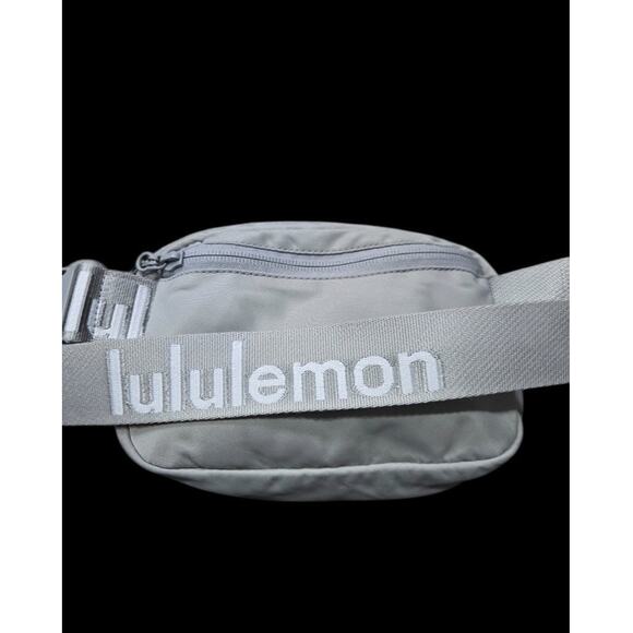 Lululemon Everywhere Belt Bag One Size Gray Silver 1L Logo Strap Crossbody Sling - Picture 10 of 10